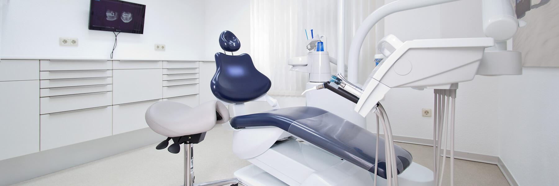 Behandlungsraum der Zahnarztpraxis Odenthal in Troisdorf